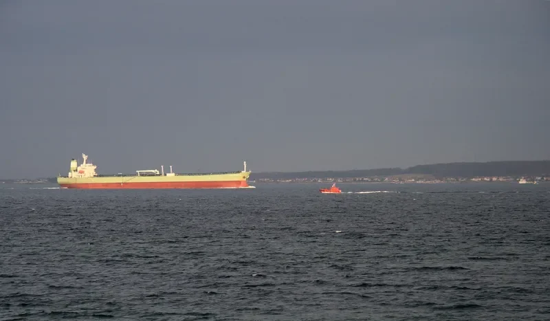 COMMANDER Tanker IMO 9280354 photo 10