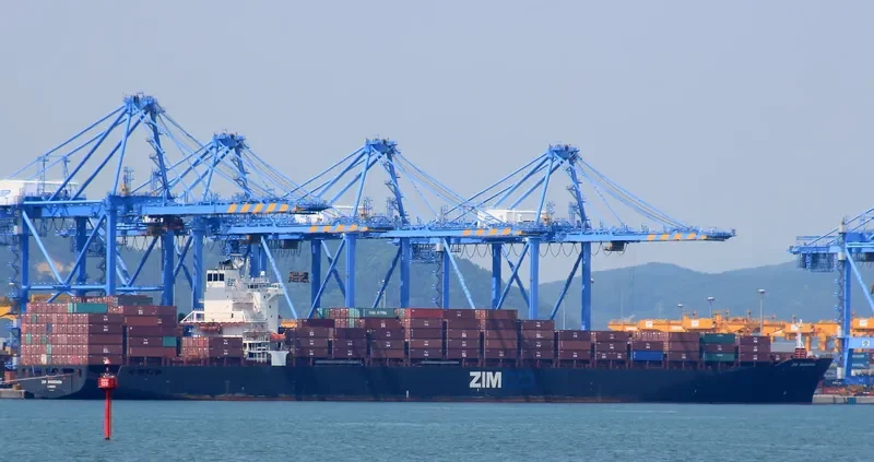 HALIFAX Container Ship IMO 9280859 photo 9