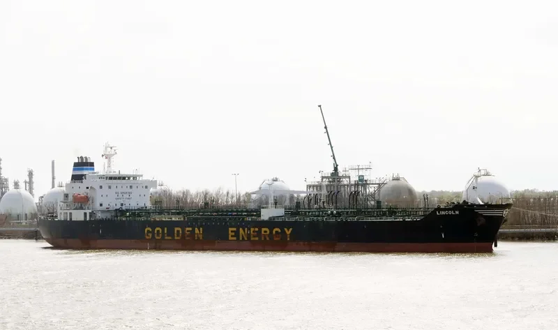 MTM POTOMAC Tanker IMO 9281920 photo 2