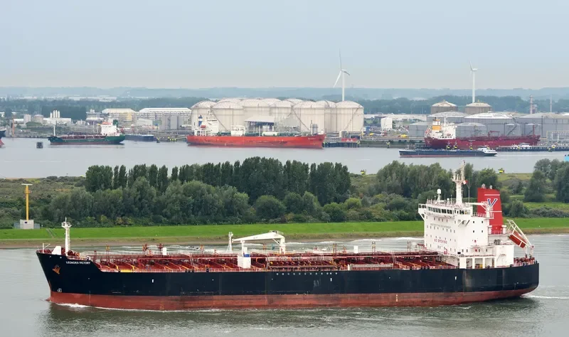 LEONORA VICTORY Tanker IMO 9283784 photo 6