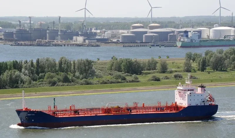 ANNIE Tanker IMO 9285445 photo 2