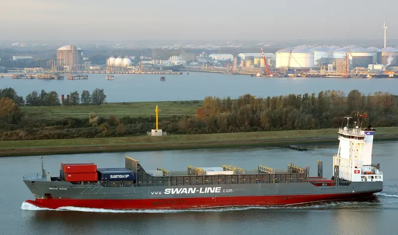 GAZPROMNEFT ZUID WEST Tanker IMO 9286463 photo 10