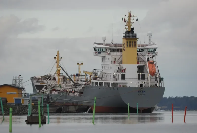 EKEN Tanker IMO 9286827 photo 3
