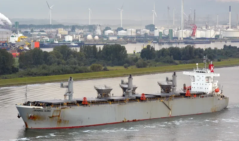 UNIVERSAL GLORIA Bulk Carrier IMO 9286877 photo 5