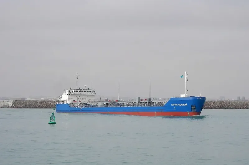 ROSTOV VELIKIY Tanker IMO 9289001 photo 3