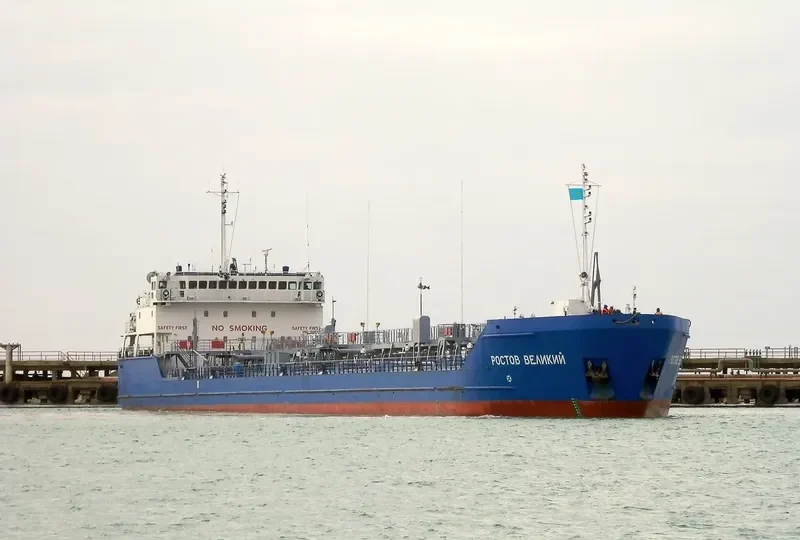 ROSTOV VELIKIY Tanker IMO 9289001 photo 4
