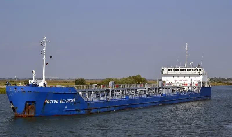 ROSTOV VELIKIY Tanker IMO 9289001 photo 8
