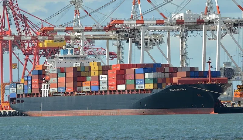 CSL MANHATTAN Container Ship IMO 9289556 photo 9
