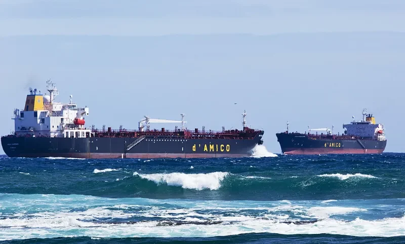 WORLD COURAGE Tanker IMO 9289740 photo 3