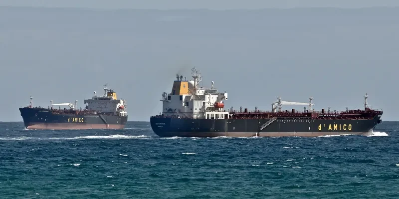 WORLD COURAGE Tanker IMO 9289740 photo 5