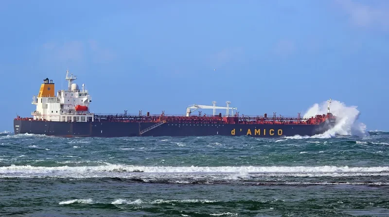 WORLD COURAGE Tanker IMO 9289740 photo 9