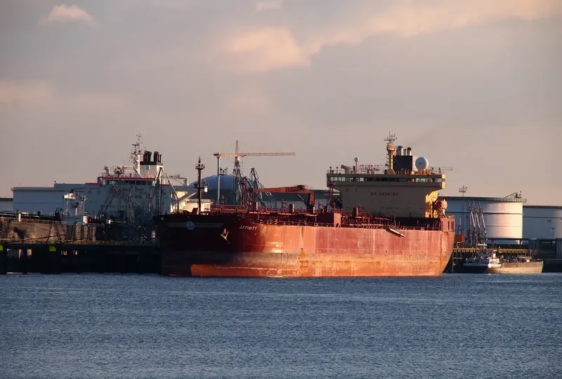 EMERALD SHINER Tanker IMO 9289776 photo 3