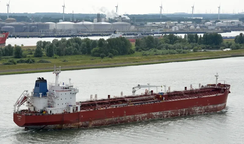 UNION TRUST Tanker IMO 9290490 photo 7
