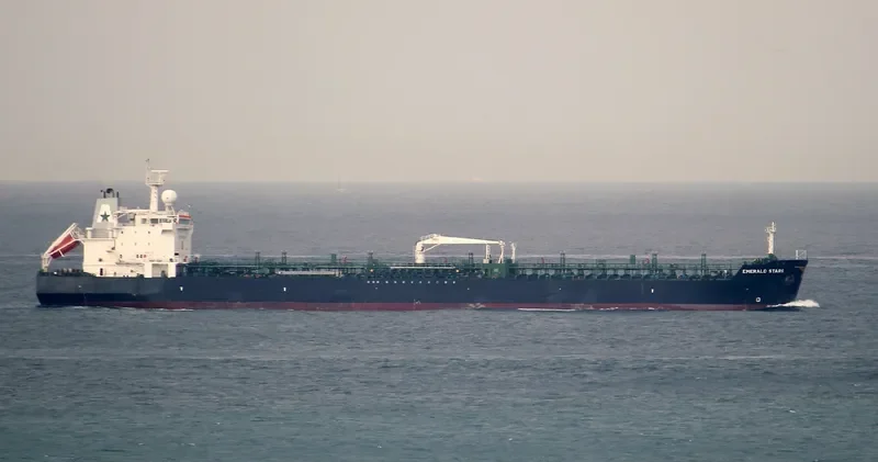 BLUE TRADER Tanker IMO 9290830 photo 10