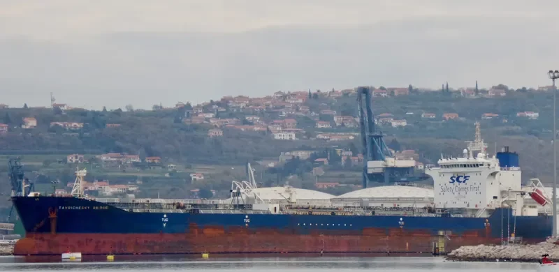 TAVRICHESKY BRIDGE Tanker IMO 9292060 photo 10