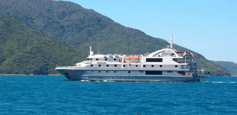 CORAL DISCOVERER Passenger Ship IMO 9292747 photo 2