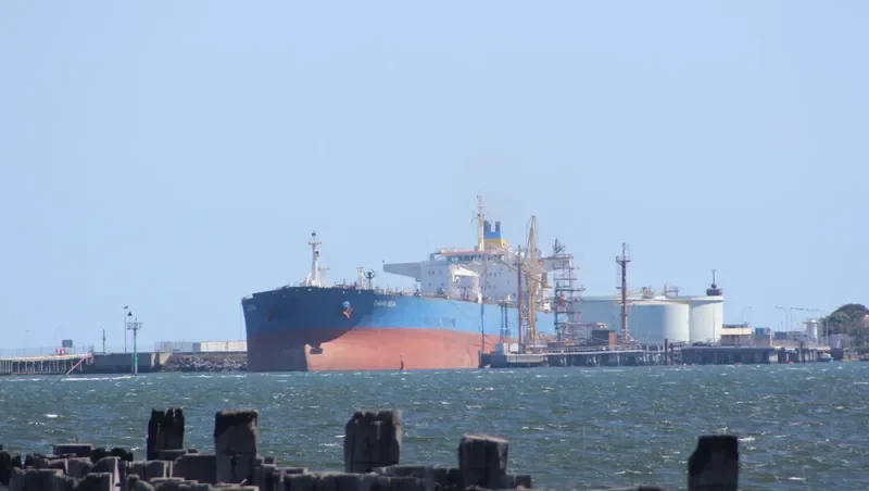 DAVIS SEA Tanker IMO 9293155 photo 2