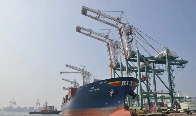 URU BHUM Container Ship IMO 9293234 photo 2