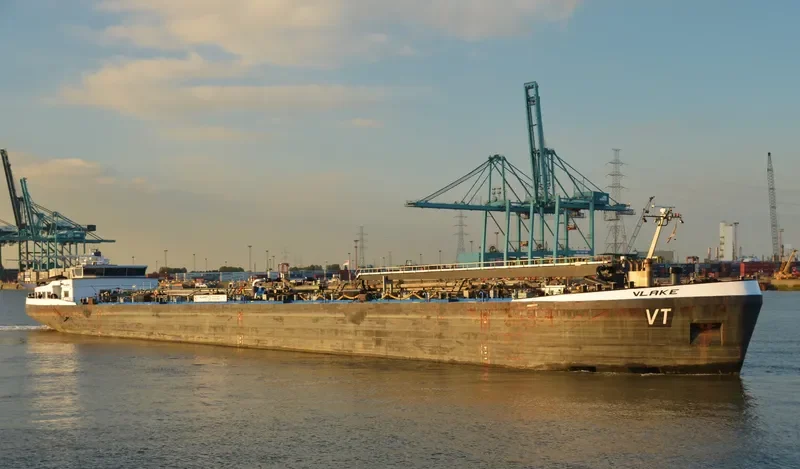VLAKE Tanker IMO 9295610 photo 2