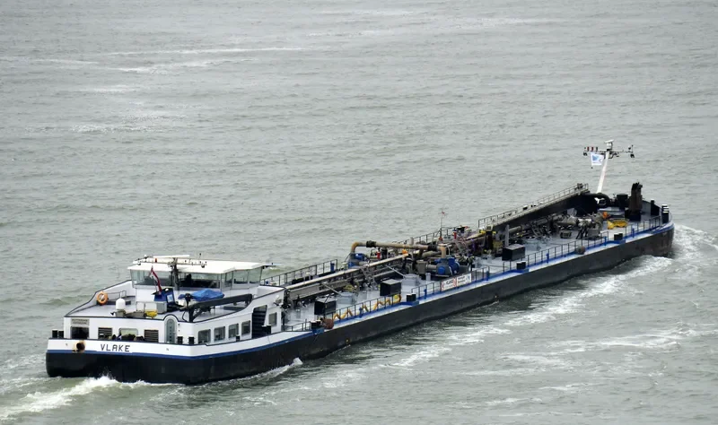 VLAKE Tanker IMO 9295610 photo 8