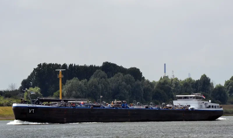 VLAKE Tanker IMO 9295610 photo 10