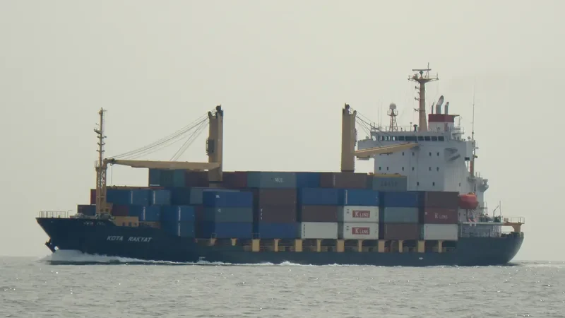 KOTA RAKYAT Container Ship IMO 9296341 photo 6