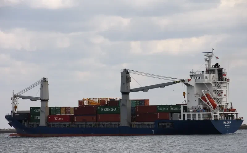 MAGNA Container Ship IMO 9296468 photo 4