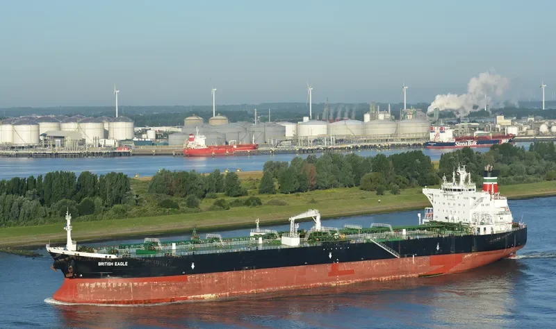 AMORE MIO Tanker IMO 9297371 photo 3
