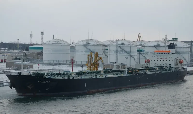 XIN TONG ZHOU Tanker IMO 9297448 photo 3