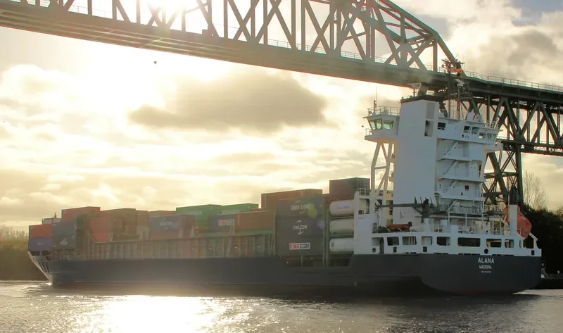 ALANA Container Ship IMO 9297589 photo 2