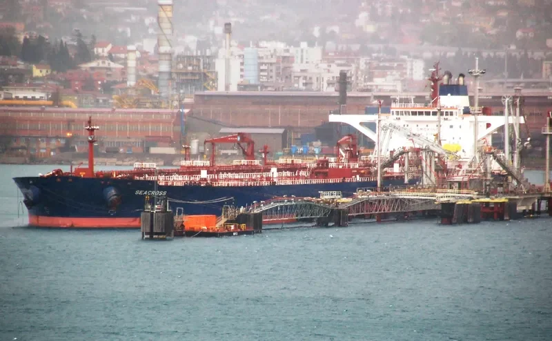 SEACROSS Tanker IMO 9297890 photo 9