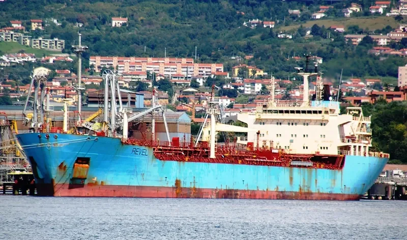 BLUE COMMANDER Tanker IMO 9298818 photo 5