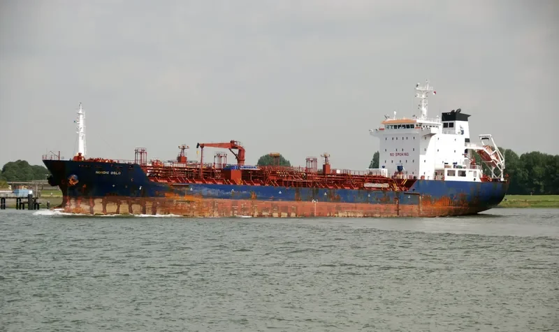 CHANG YOUNG Tanker IMO 9300788 photo 8
