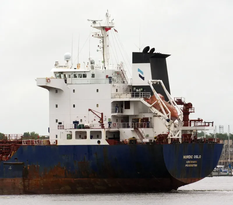 CHANG YOUNG Tanker IMO 9300788 photo 10