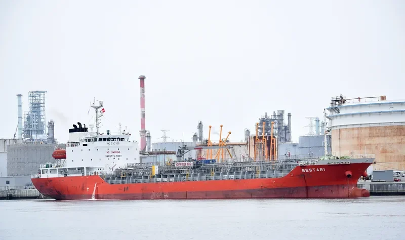 ERAWAN 12 Tanker IMO 9301366 photo 2