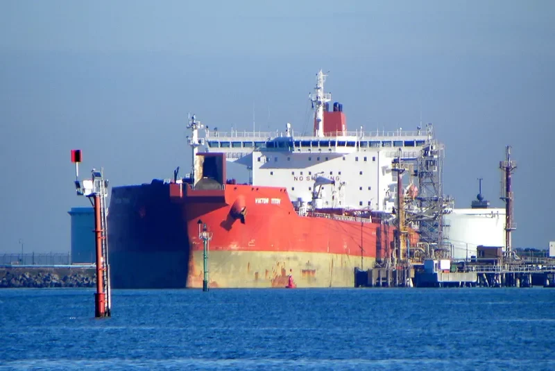 VIKTOR TITOV Tanker IMO 9301407 photo 9