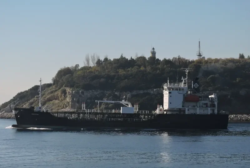 ERMIONI Tanker IMO 9301653 photo 5