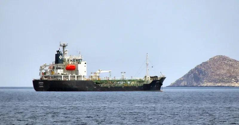 ERMIONI Tanker IMO 9301653 photo 9