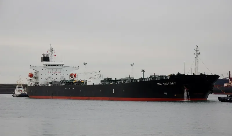 ICE VICTORY Tanker IMO 9301744 photo 2