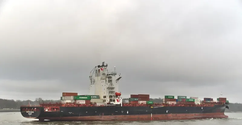 SEASPAN JAKARTA Container Ship IMO 9301794 photo 2
