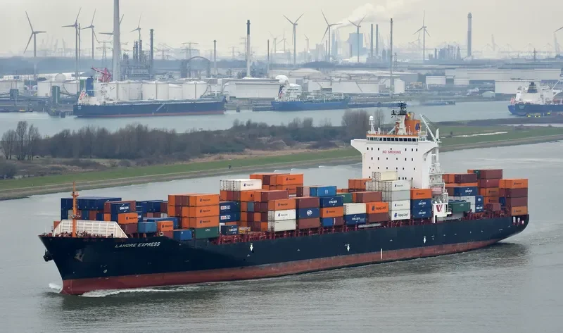SEASPAN LAHORE Container Ship IMO 9301811 photo 3