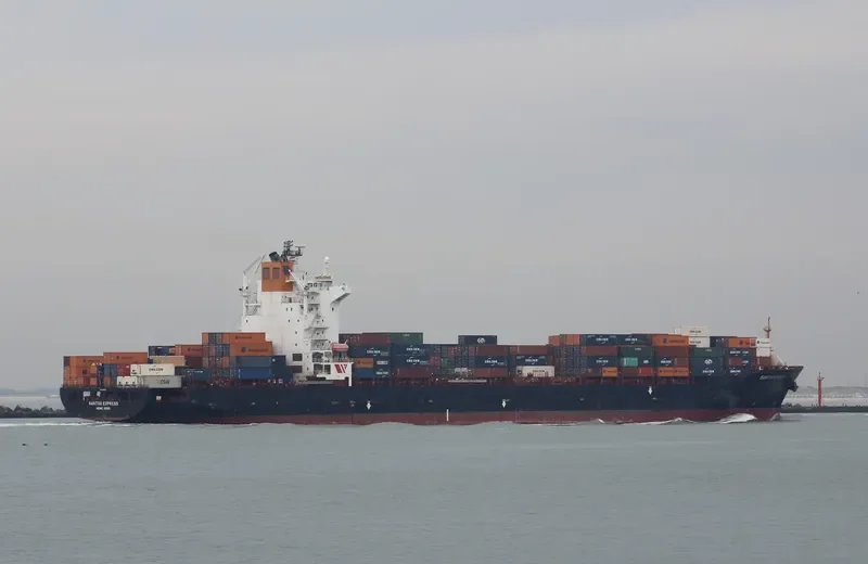 SEASPAN SANTOS Container Ship IMO 9301835 photo 9