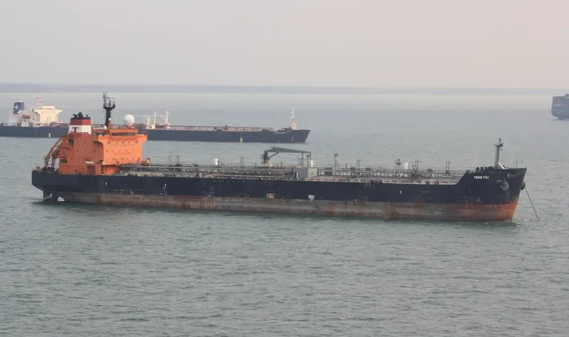 RATU RUWAIDAH Tanker IMO 9302114 photo 2