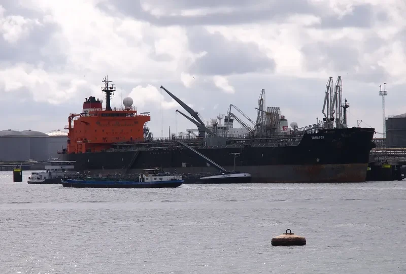 RATU RUWAIDAH Tanker IMO 9302114 photo 8