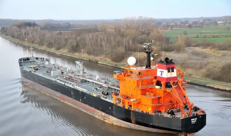 RATU RUWAIDAH Tanker IMO 9302114 photo 10