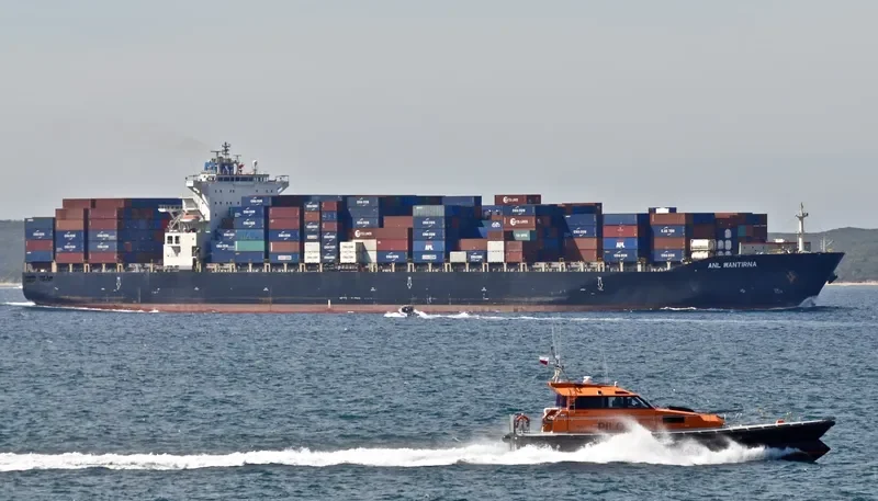 S SANTIAGO Container Ship IMO 9302566 photo 9
