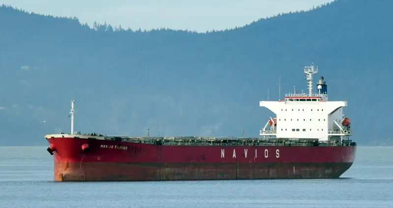 NAVIOS TAURUS Bulk Carrier IMO 9302762 photo 4