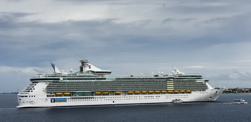 FREEDOM OF THE SEAS Passenger Ship IMO 9304033 photo 3