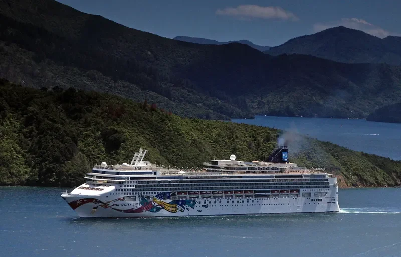 NORWEGIAN JEWEL Passenger Ship IMO 9304045 photo 5