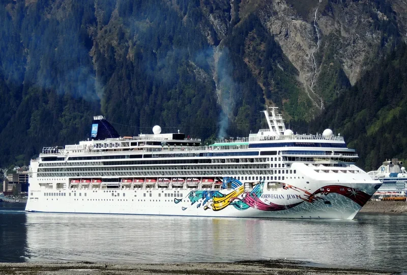 NORWEGIAN JEWEL Passenger Ship IMO 9304045 photo 8